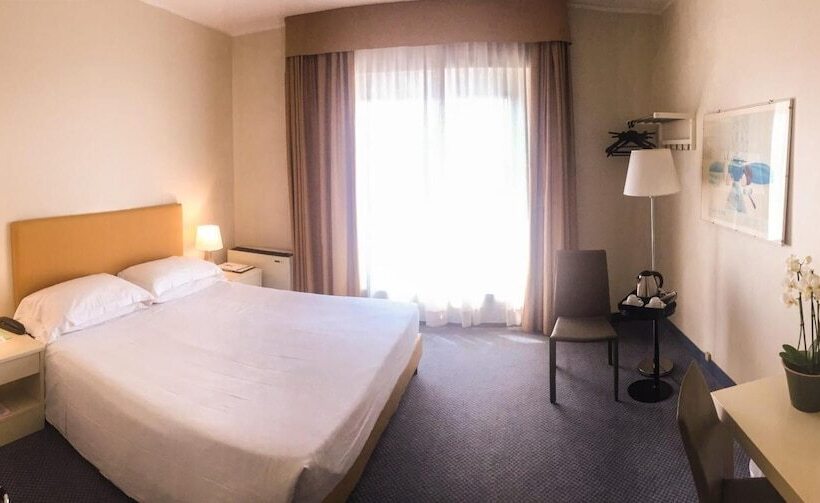 舒适型房间, Blaise & Francis