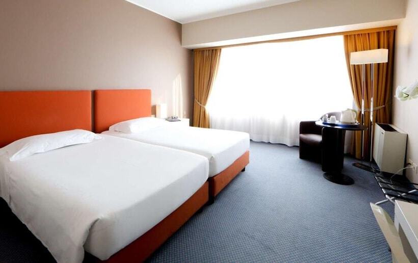 舒适型房间, Blaise & Francis