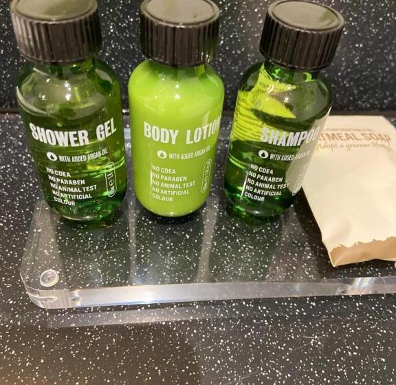 חדר אקזקיוטיב, Caledonian