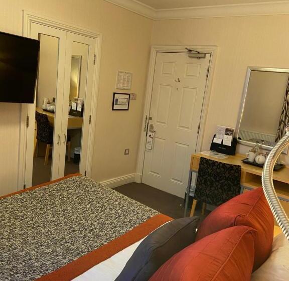 חדר אקזקיוטיב, Caledonian