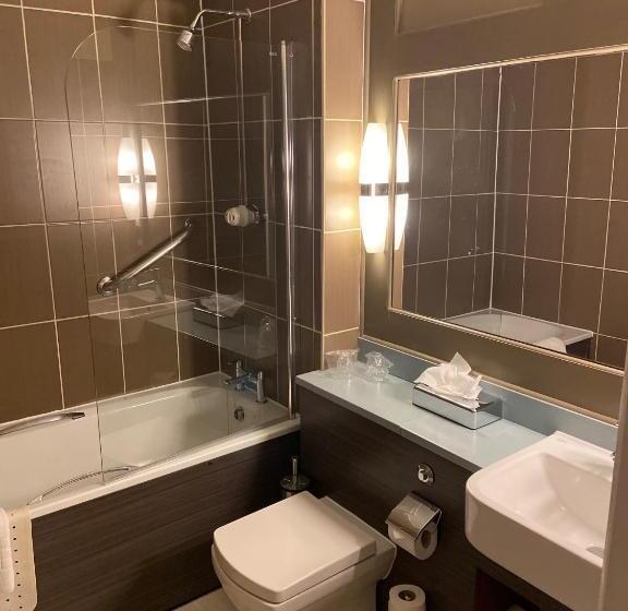 חדר אקזקיוטיב, Caledonian