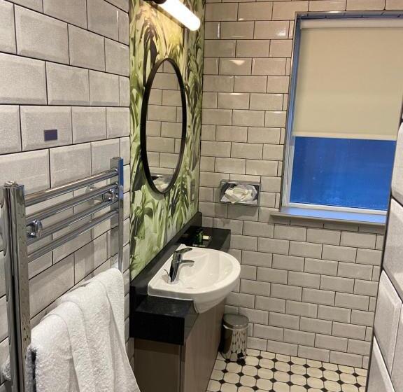 חדר סופריור עם מיטת קינג, Caledonian