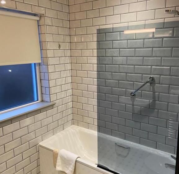 חדר סופריור עם מיטת קינג, Caledonian