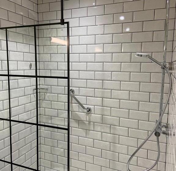 חדר סופריור, Caledonian