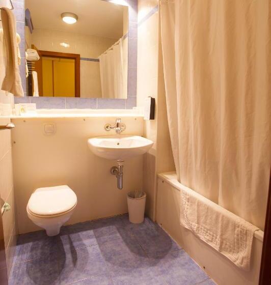 스탠다드 트리플 룸, Travelodge Alicante Puerto