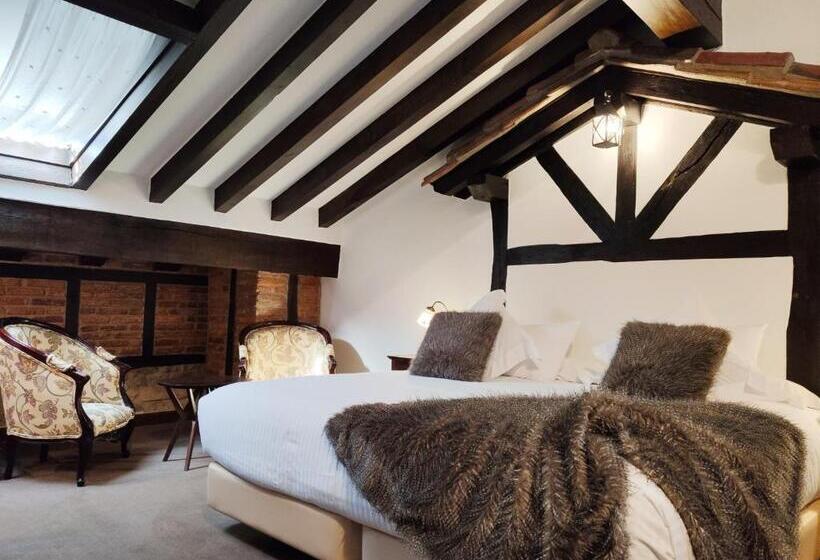 اتاق استاندارد سه نفره, Casa Del Marques