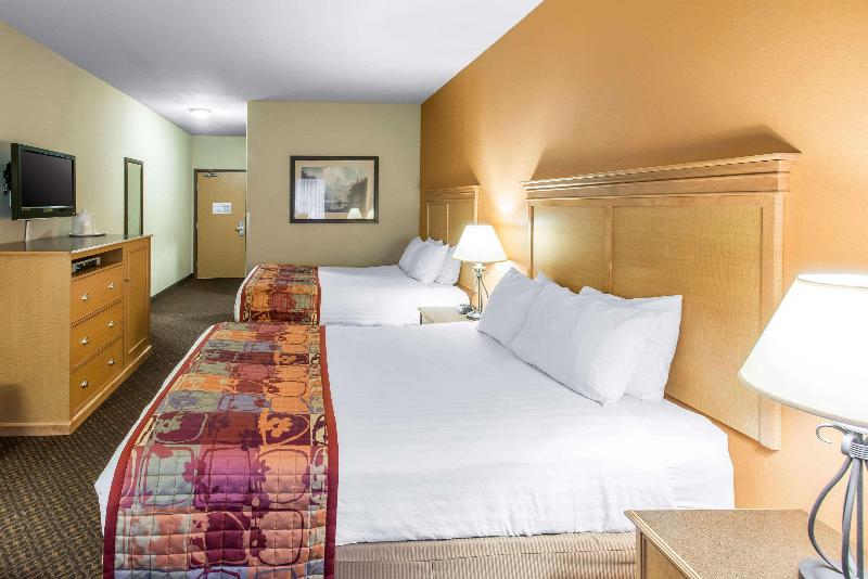 חדר קלאסי, Dom Pedro Marina