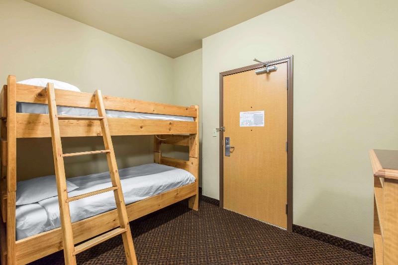 חדר קלאסי, Dom Pedro Marina