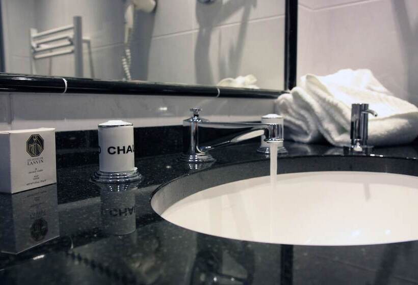 חדר סופריור, Henry Ii Beaune Centre