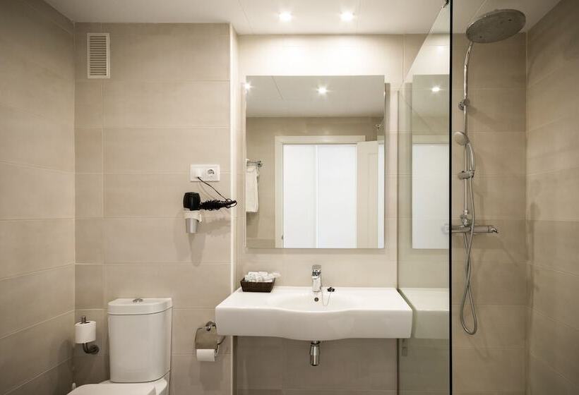 غرفة قياسية ثلاثية, Ohtels La Hacienda