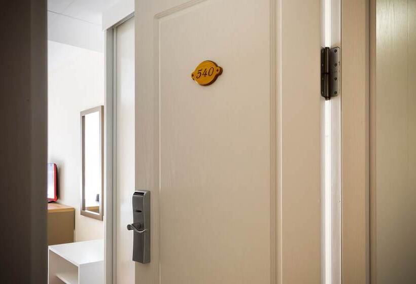 غرفة قياسية ثلاثية, Ohtels La Hacienda