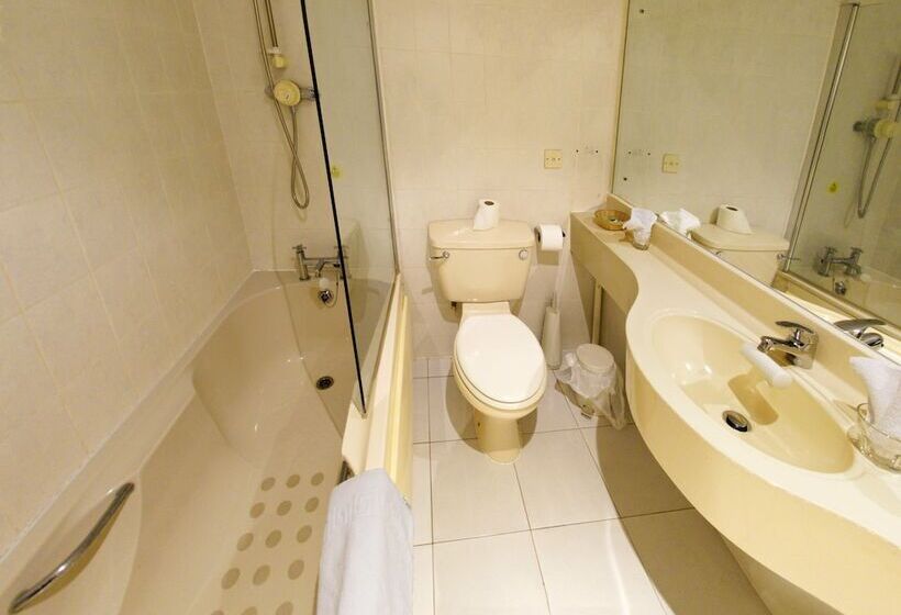 غرفة قياسية, Three Queens