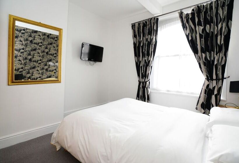 غرفة قياسية, Three Queens