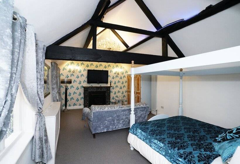 جناح, Three Queens