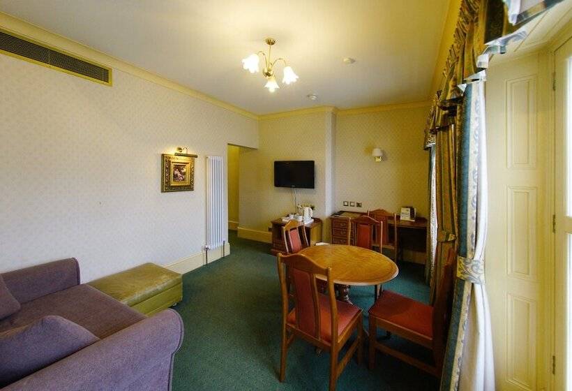 جناح, Three Queens