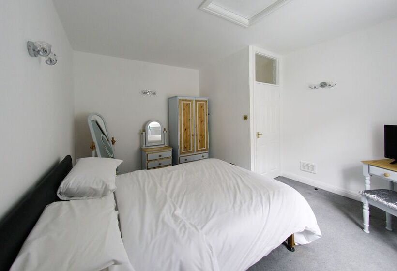 جناح, Three Queens