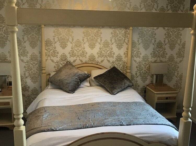 غرفة تنفيذية, Three Queens