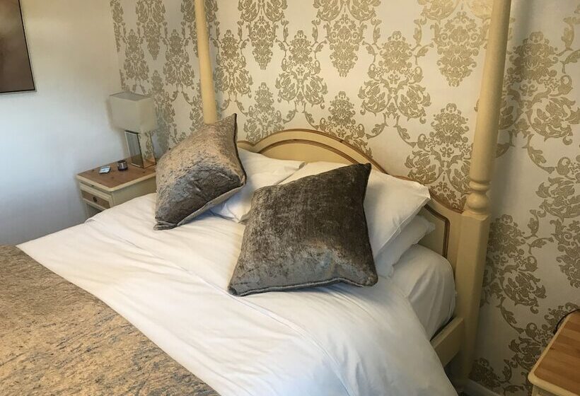 غرفة تنفيذية, Three Queens