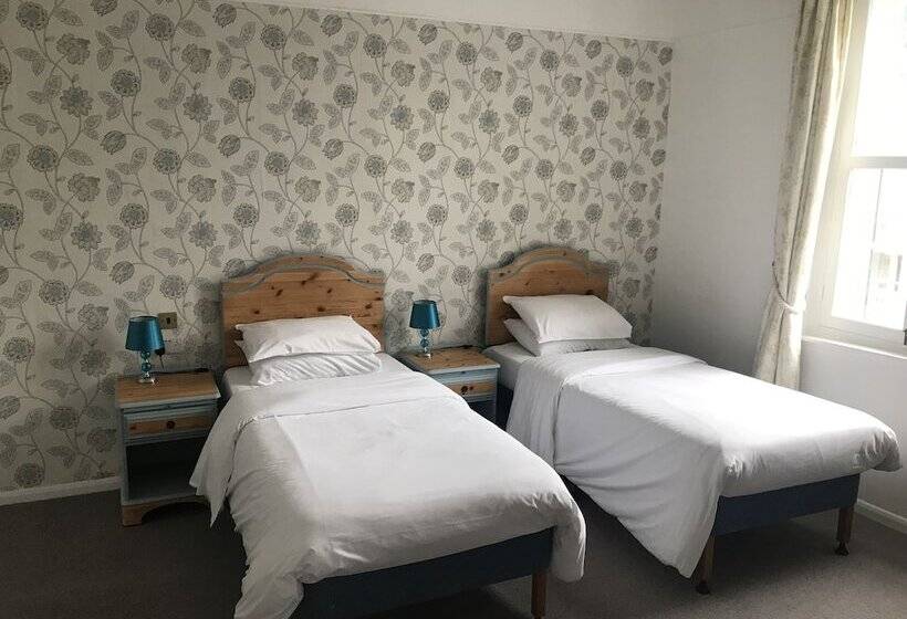 غرفة تنفيذية, Three Queens