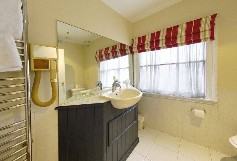 غرفة قياسية, Three Queens