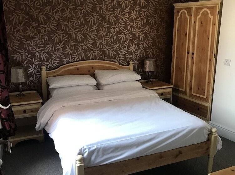 غرفة قياسية, Three Queens