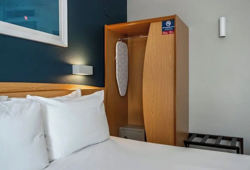 اتاق استاندارد, Travelodge Alicante Puerto