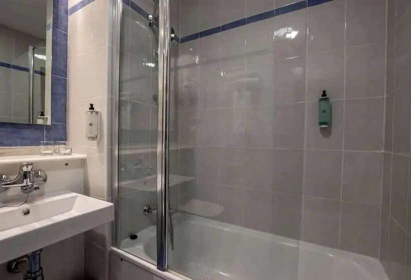 اتاق استاندارد سه نفره, Travelodge Alicante Puerto