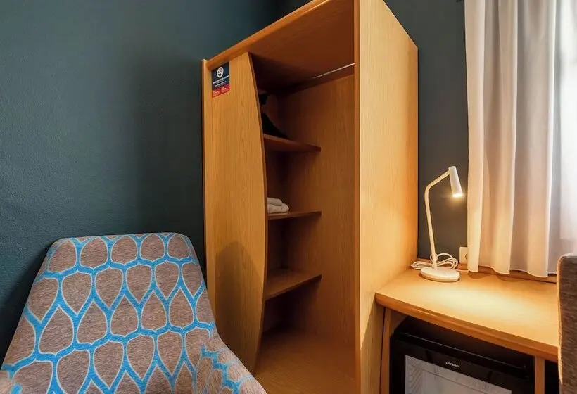 اتاق استاندارد سه نفره, Travelodge Alicante Puerto