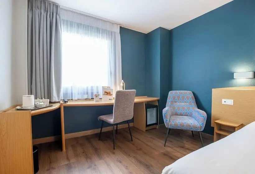 اتاق استاندارد سه نفره, Travelodge Alicante Puerto