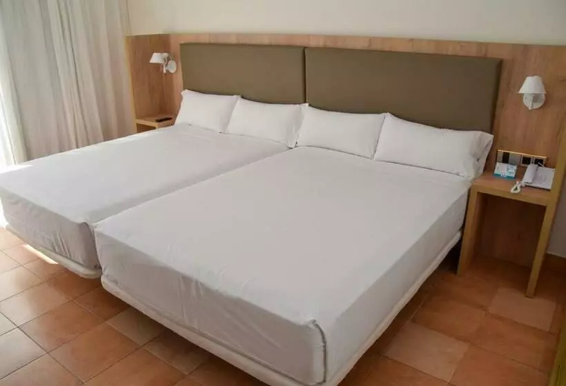 اتاق استاندارد سه نفره, Playaballena