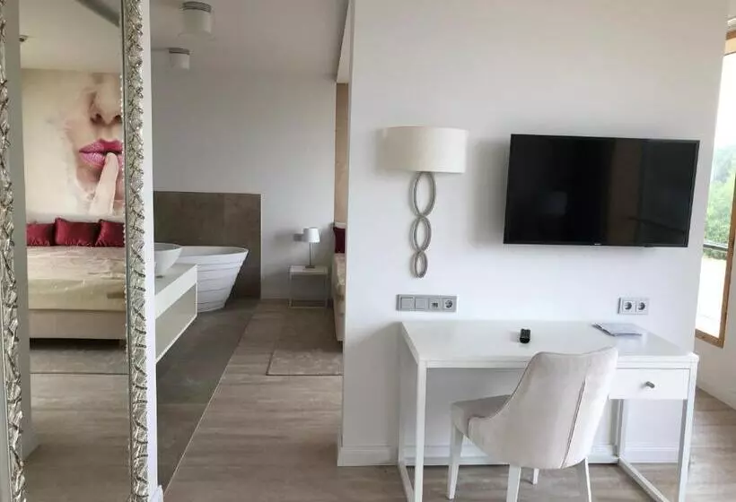 キングサイズベッドのスイートルーム, Rugs Hotel Am Schlosspark Lichtenwalde