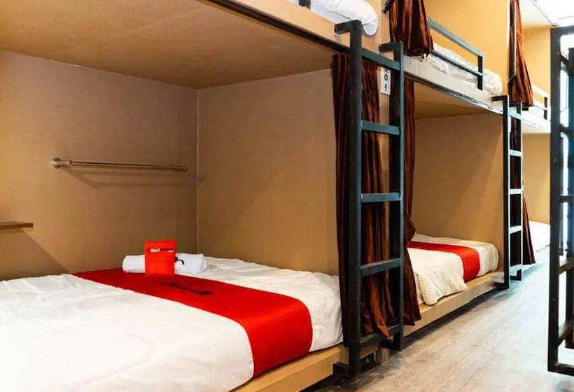 ルームシェアのワンベッド, Reddoorz Hostel @ Di Panjaitan Simpang Lima