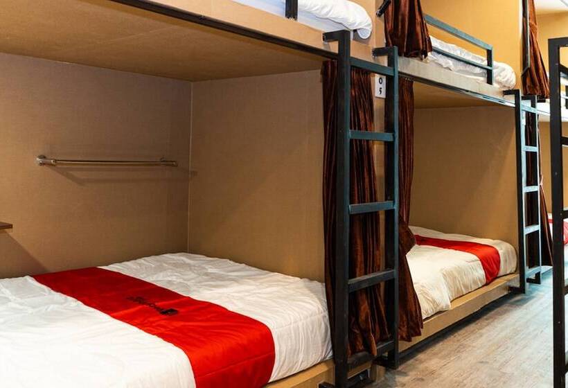 Кровать в Общей Комнате, Reddoorz Hostel @ Di Panjaitan Simpang Lima