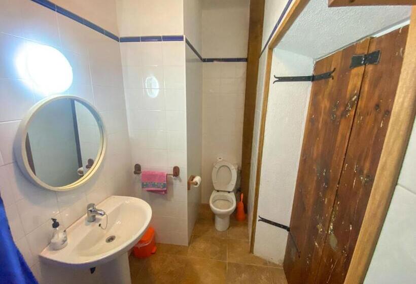 스탠다드 트리플 룸(3인실) 외부 욕실, Casa Rural Sant Petrus De Madrona