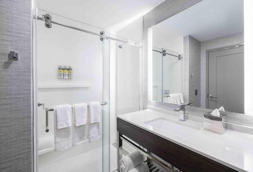 جناح ديلوكس سرير كينج, Staybridge Suites   Boston Logan Airport   Revere, An Ihg