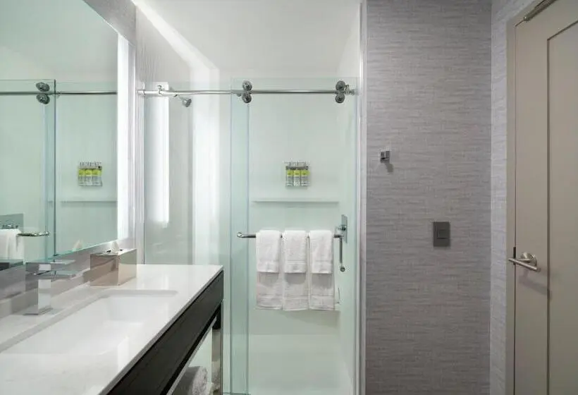 Deluxe Suite King Bed, Staybridge Suites   Boston Logan Airport   Revere, An Ihg
