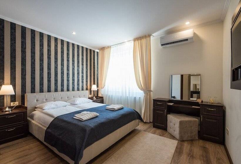 اتاق لوکس, Pensiunea David