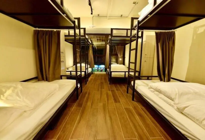 تختخواب در اتاق مشترک, Enter Inn Ta   Hostel