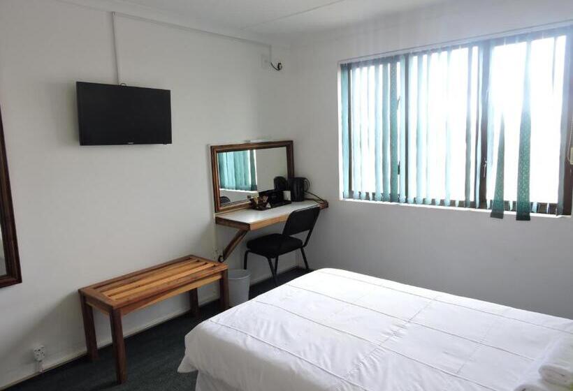 اتاق استاندارد, Ngandu At Sea