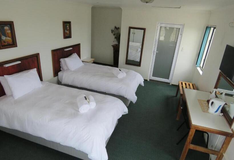 اتاق استاندارد, Ngandu At Sea