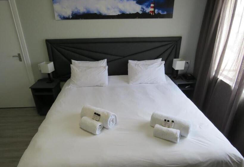 اتاق استاندارد, Ngandu At Sea