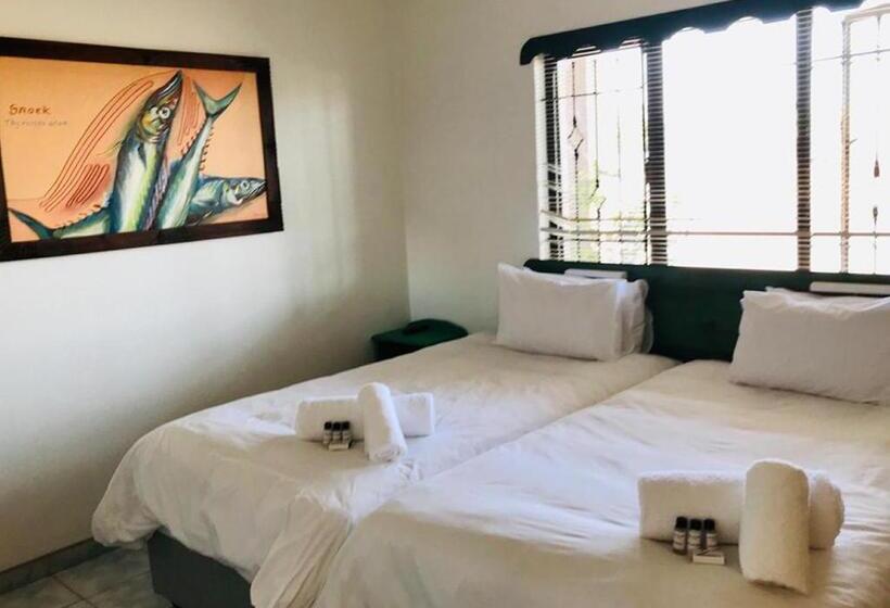 اتاق استاندارد, Ngandu At Sea