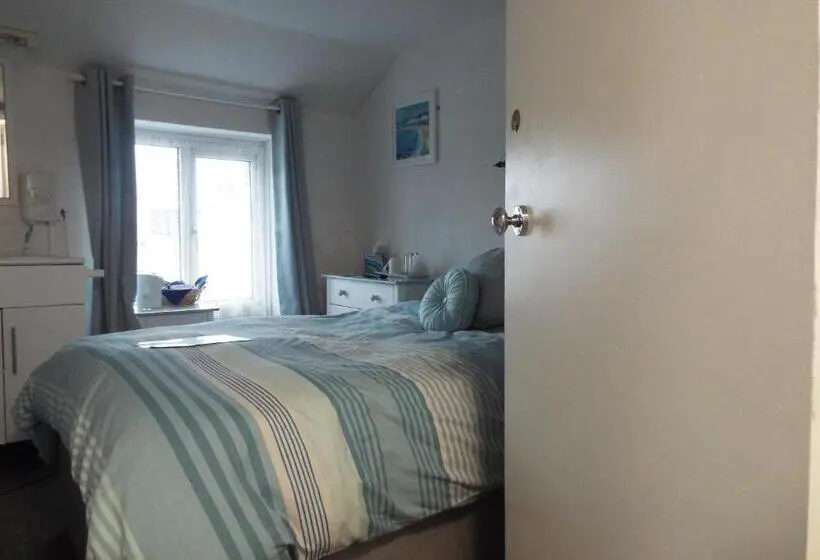 バス共有のスタンダードルーム, Corner House Guest House