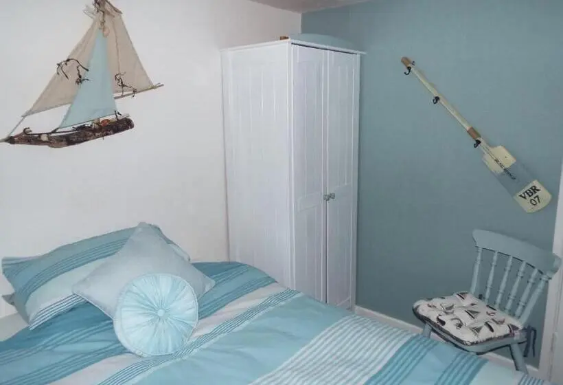 バス共有のスタンダードルーム, Corner House Guest House