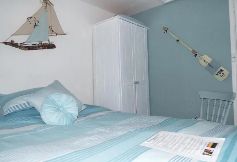 バス共有のスタンダードルーム, Corner House Guest House