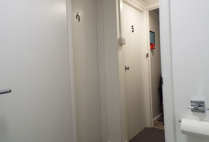 패밀리 룸, Corner House Guest House