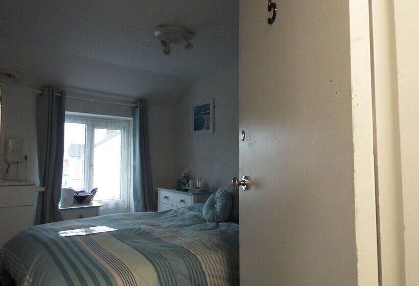 Семейный Номер, Corner House Guest House