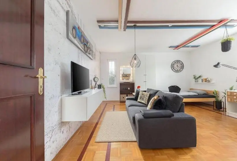 اتاق استاندارد با سرویس بهداشتی مشترک, Eagle S Nest Ljubljana