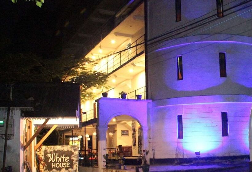 Апартаменты Deluxe 1 Спальня, White House Adam`s Peak