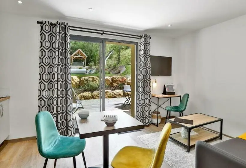 プールの見える1ベッドルームアパートメント, Logis Hôtel Restaurant L Atelier D Epicure